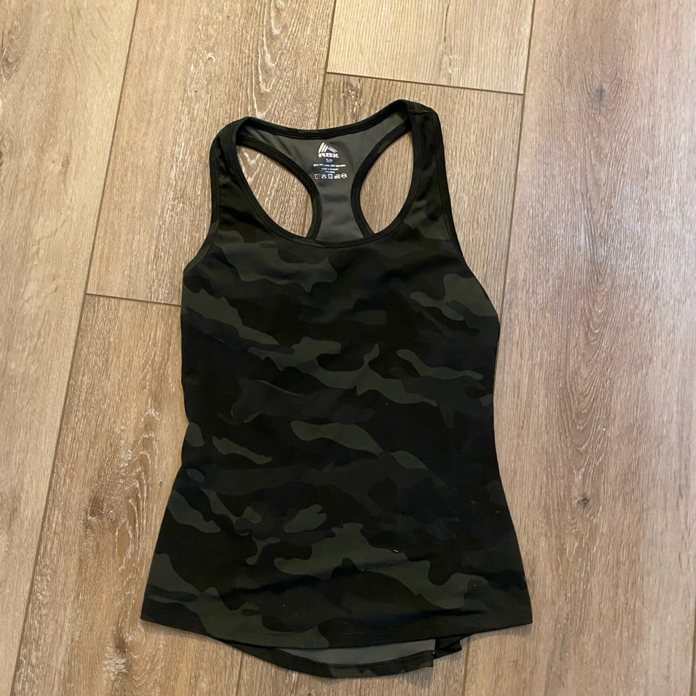 Reebok camo Tank size small